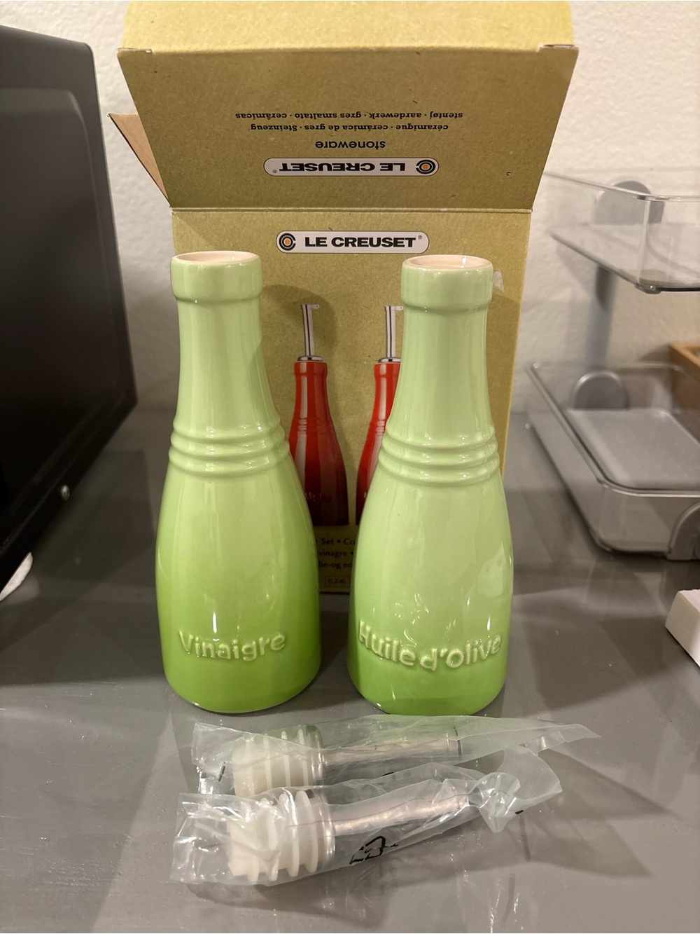 Le Creuset Oil & Vinegar Set in Retired Color Kiwi